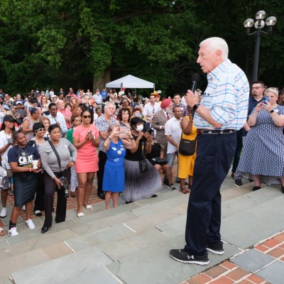 2022 Bull Roast, speaking to crowd