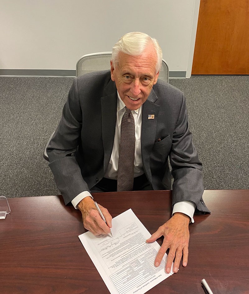 Congressman Steny H. Hoyer signs the Certificate of Candidacy